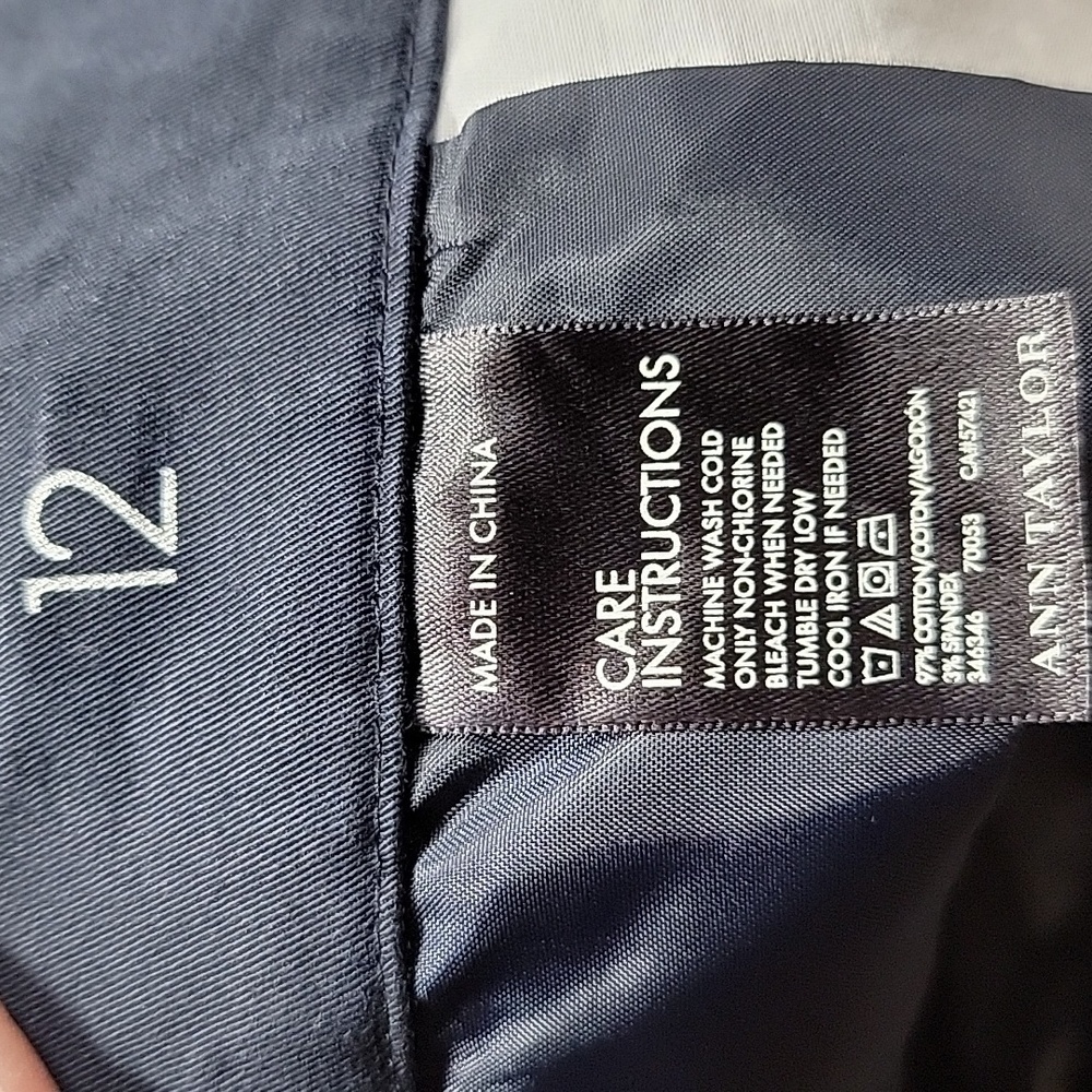 Ann Taylor Size 12 Navy Blue with White Polkadot Cambridge Crop Pants, NWOT - Picture 8 of 10